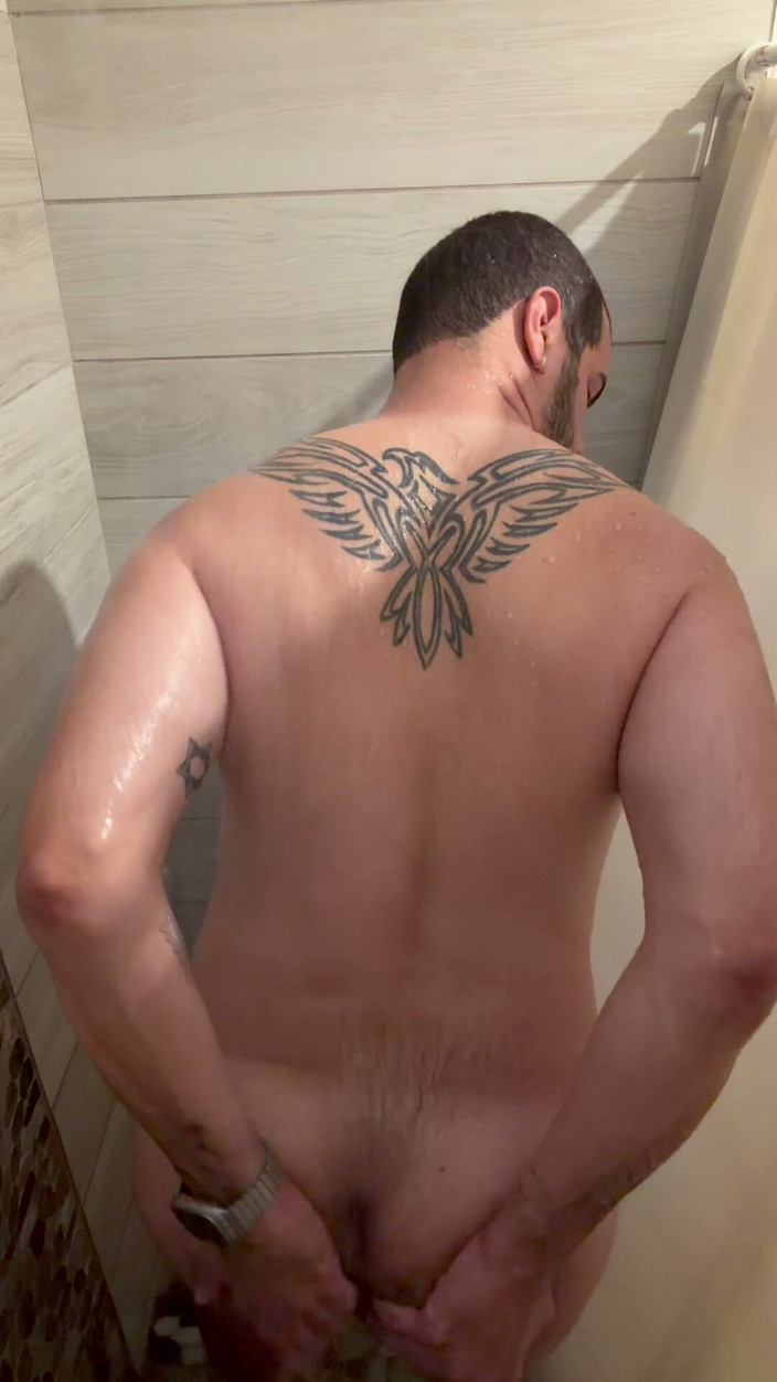 LukeSan: Shower Time