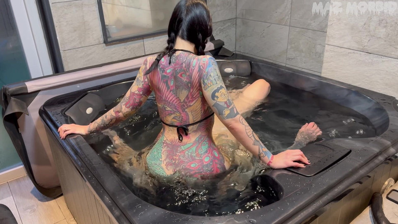 KinkyFemdomTV: Horká lázeň Dunking s paní Patricia Maz Morbid - foot fetish...