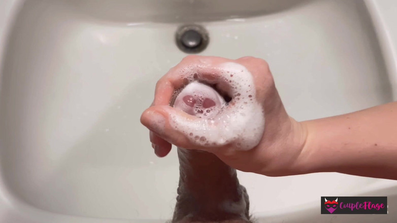 Coupleflage: Eğitim - Penisinizi iyi yıkamak