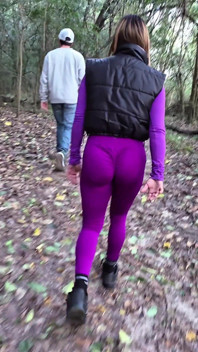 Dans la forêt avec mes amis. Oui, le sexe existe entre amis