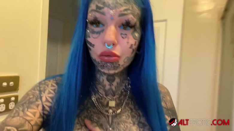 Alt Erotic: Thủ dâm một mình bị cách ly của Amber Luke