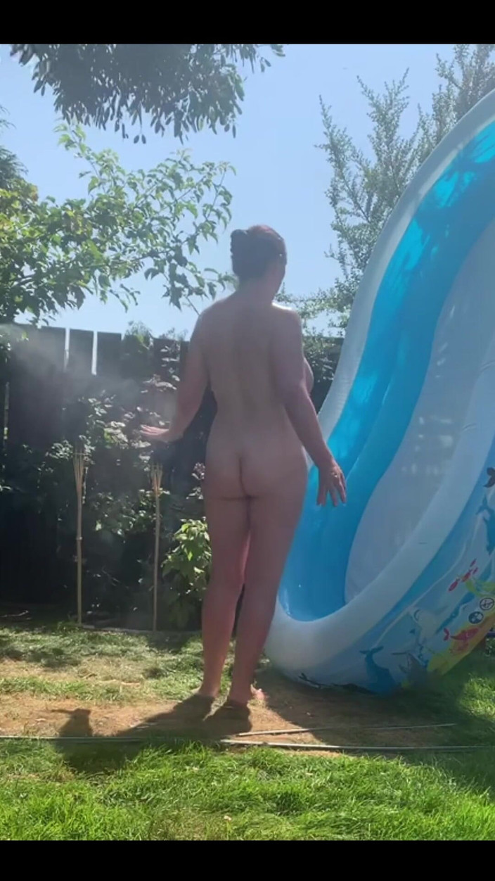 Keira_xxxxxx: 炎热的日子需要淋浴免责声明声音被编辑以删除讨论