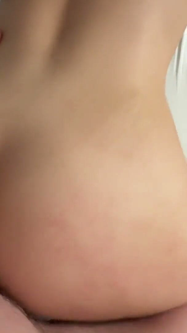 MyDeepLove: Chica menuda con culo y tetas preciosas. Quiere que la...