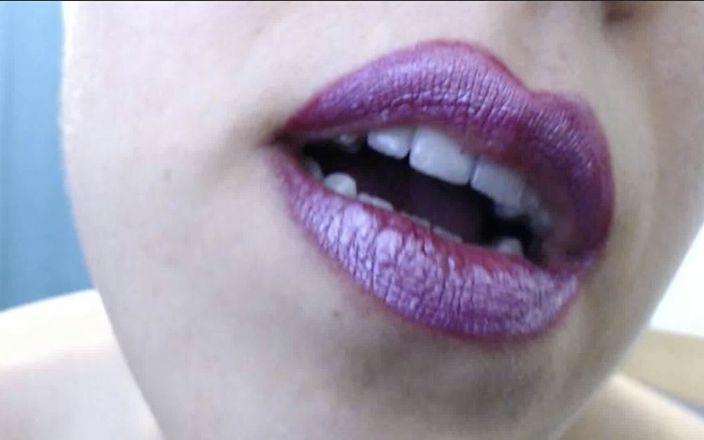 Rebecca Diamante Beginning Clips: Lábios rosados sensuais e hipnotizantes