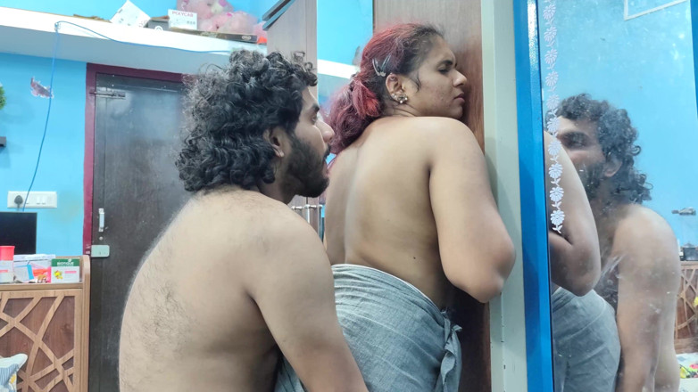 Vaigavarun45: Cuplu nud sărut gâtUl Kiss Lip Lock și frecare de corp în...