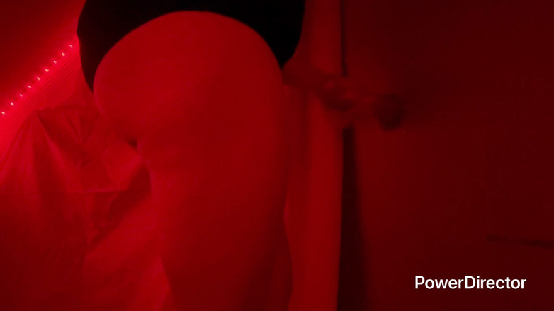 Galy: Gloryhole in un bagno in discoteca, succhio uno sconosciuto
