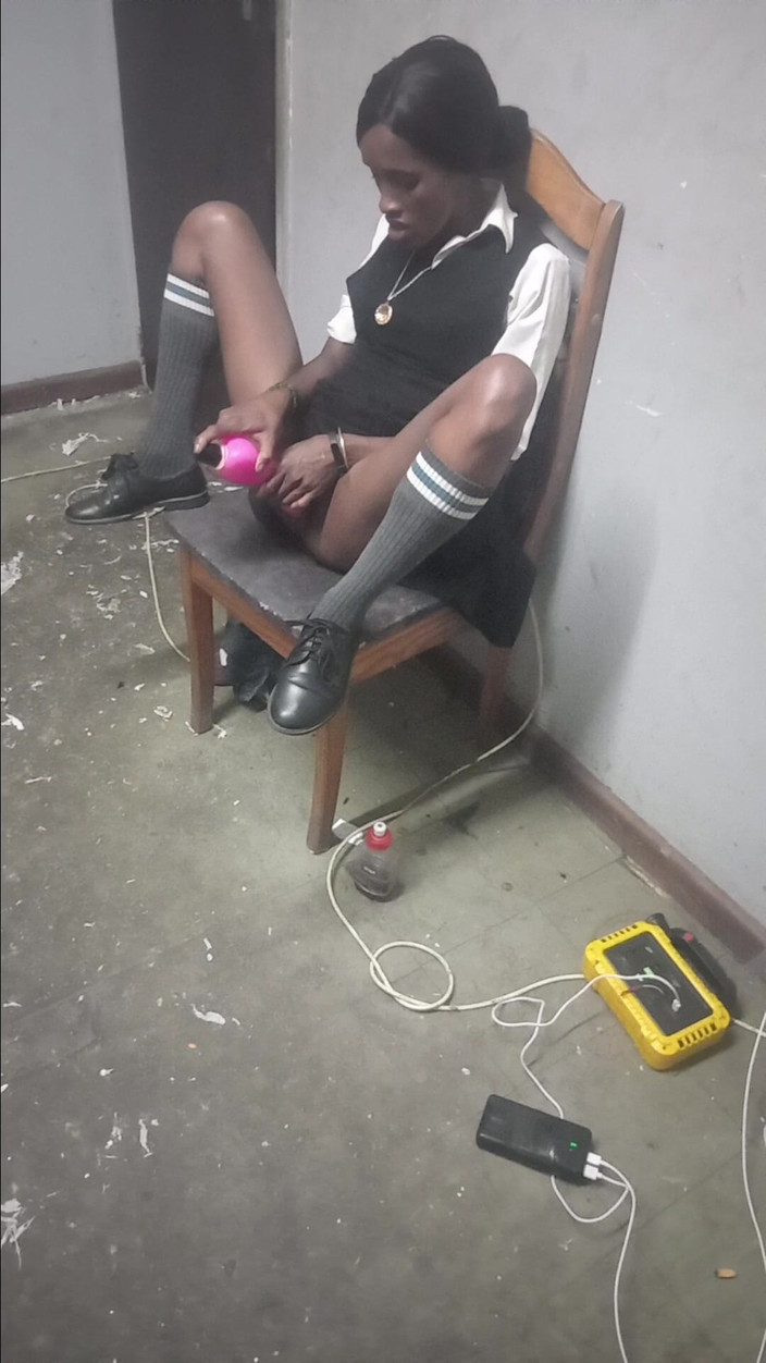 hothouse18xxx: Colegiala Cachonda De 18 años Juega Con Vibrador Rosa