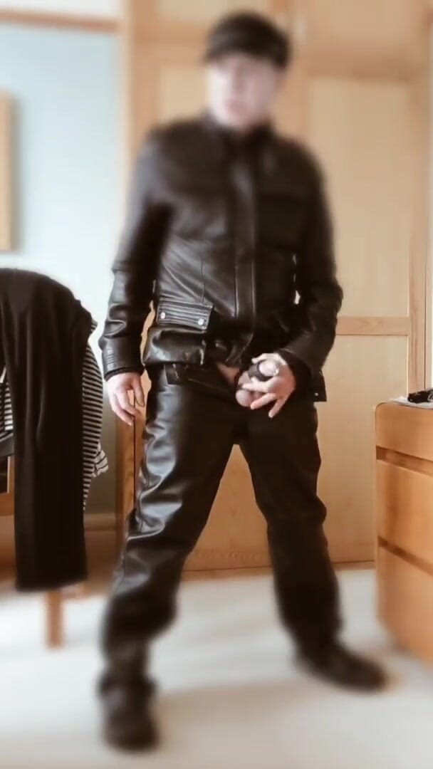 Bellhead: Leather jerk