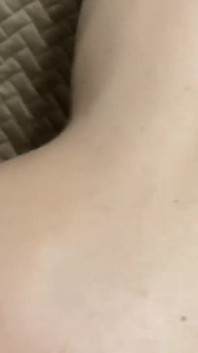 Ragazza ottiene l'orgasmo alla festa 18
