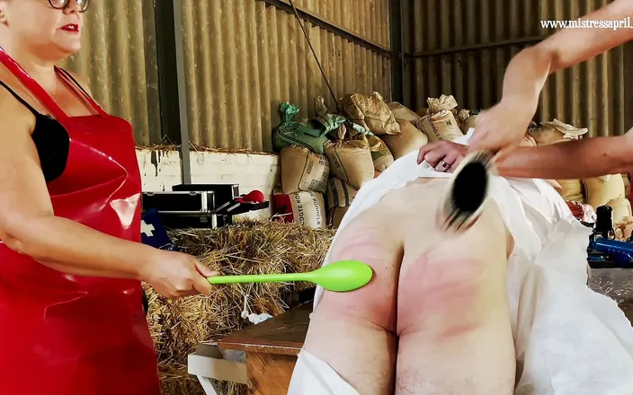Mistress April: Dominatrice padrona Aprile - solo esperimenti medici dal fienile di mungitura