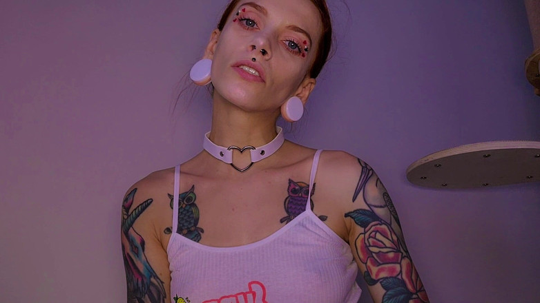 TattoedGirl666: Piękna Dziwka Pokazuje Swoją Ładną Twarz