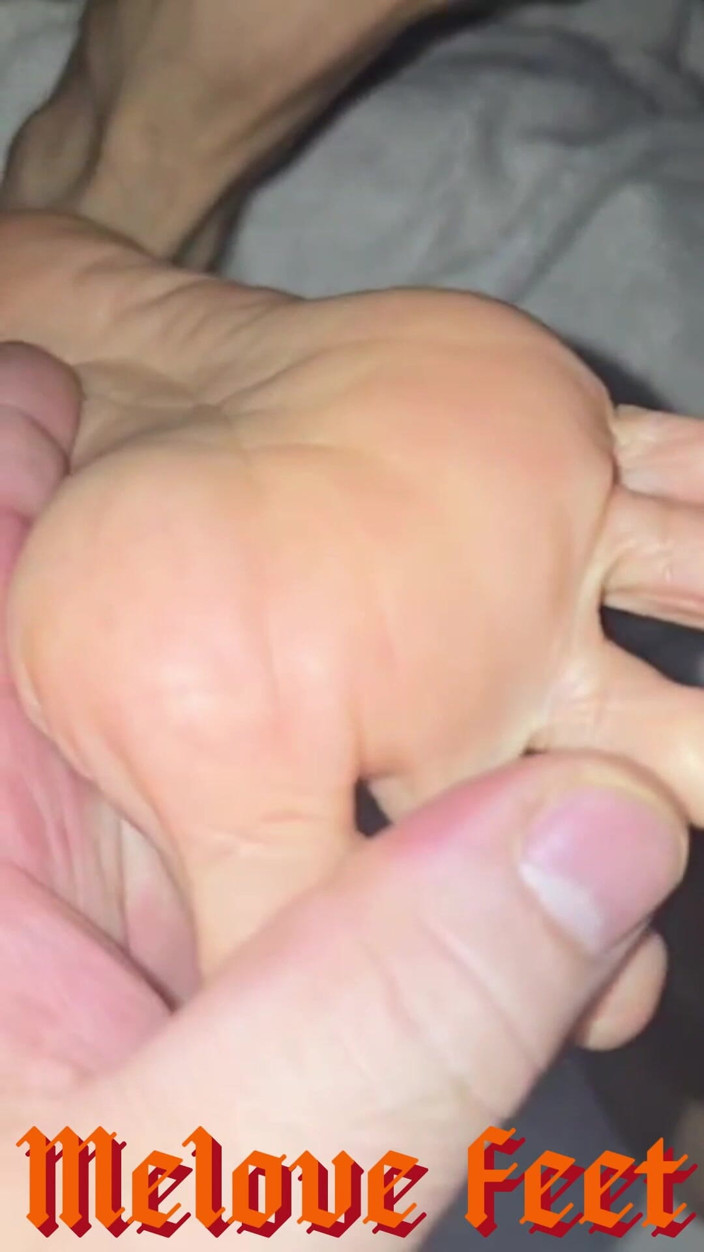 Naelor: Zblízka od Melove Sexy Small Feet and Wrinle Sole