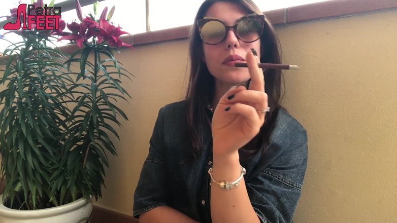 Smokin Fetish: Woli palenie na świeżym powietrzu
