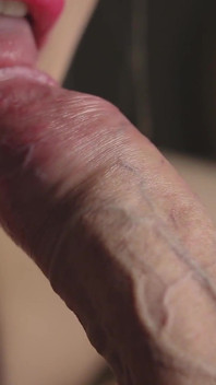 Grande pompino senza mani, sperma in bocca - primo piano