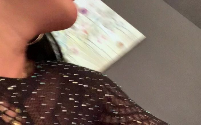 Aylla Gattina: Aylla exhibe tout son pouvoir avec une tenue sexy et...