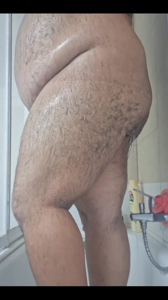 The Mencey: Shower Time
