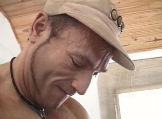 Bareback TV: hot militri ge sin