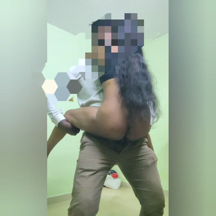 Tamilnaduu: Gerçek satıcı karımı sert sikiyor