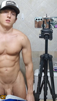 Flexing My Muscles and Cumming!