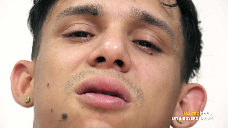 Latino boys porn: Romano дрочит