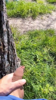 In campagna faccio un pompino ad uno sconosciuto