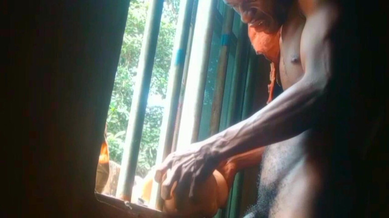 Bangcum8: Un gros cul noir fait jouir un homme émotif