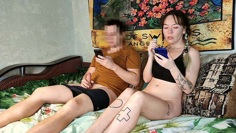 Blowjobs Alice: Asiática meia-irmã assiste pornô com seu meio-irmão