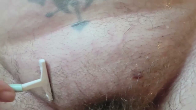 Nicoletta Embassi: Costum Request Shaving Pussy and Outdoor Flashing