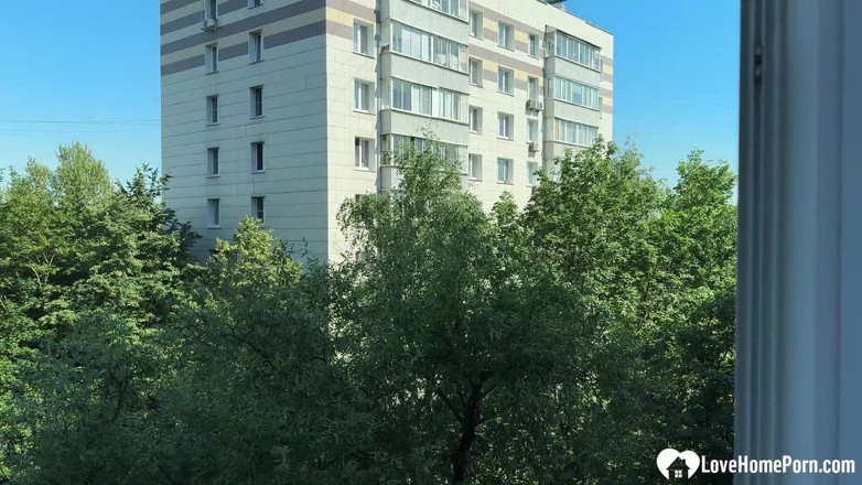 LoveHomePorn: Mamma cattiva che succhia il migliore amico del marito