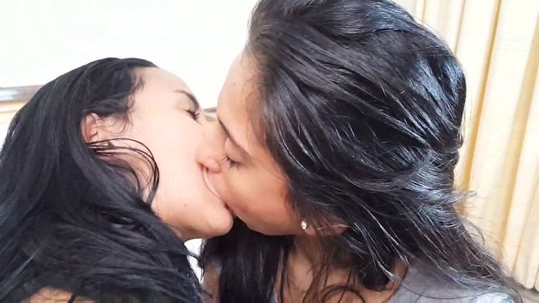 FetishKing: Coupe du monde de baisers lesbiens sexy, partie 2