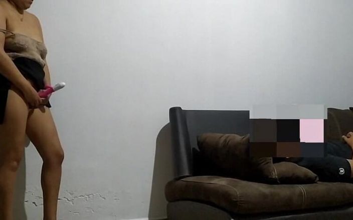 Katerine: Anh kế thủ dâm trên ghế dài!