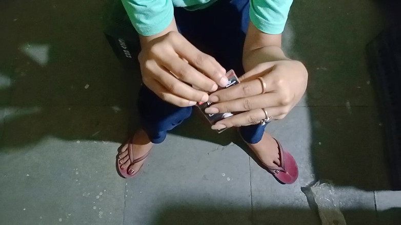 NikiRathod: Non Stop Kouření Mé Přítelkyně