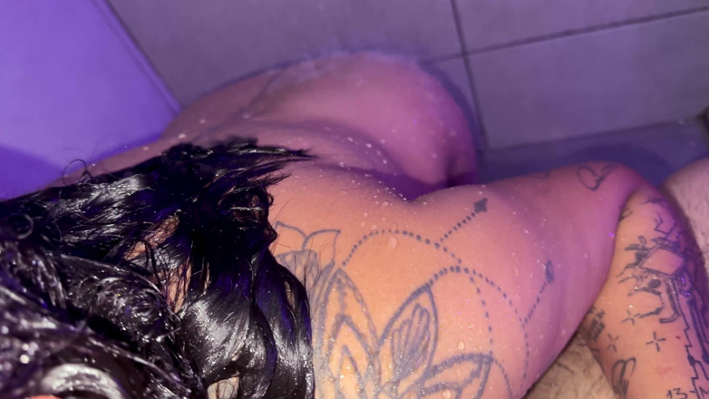 Susyzuperpete: Pipe riche dans la salle de bain et je viens...