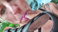 Nightclub Amateur Series: Brutta puttana matura viene fistata in veranda