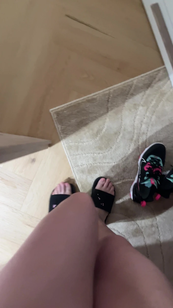 I Like Wearing Flip-Flops in the Apartment by Feet: PAWG, Foot Fetish,  Homemade, Solo Porn | Faphouse