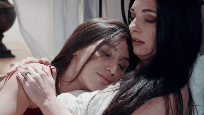 SweetheartVideo: 레즈에 13_scene 1_strapping 전문가 스트랩