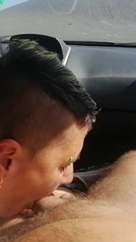 Un pompino veloce nella nostra macchina