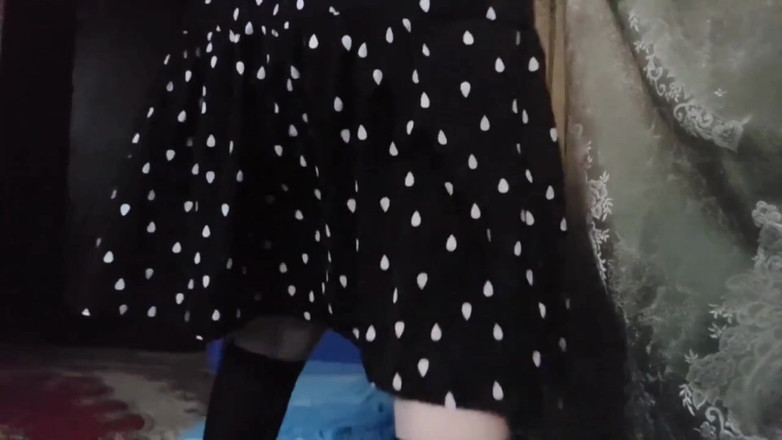 Kitty_Cross: 大腿高和卧室眼睛