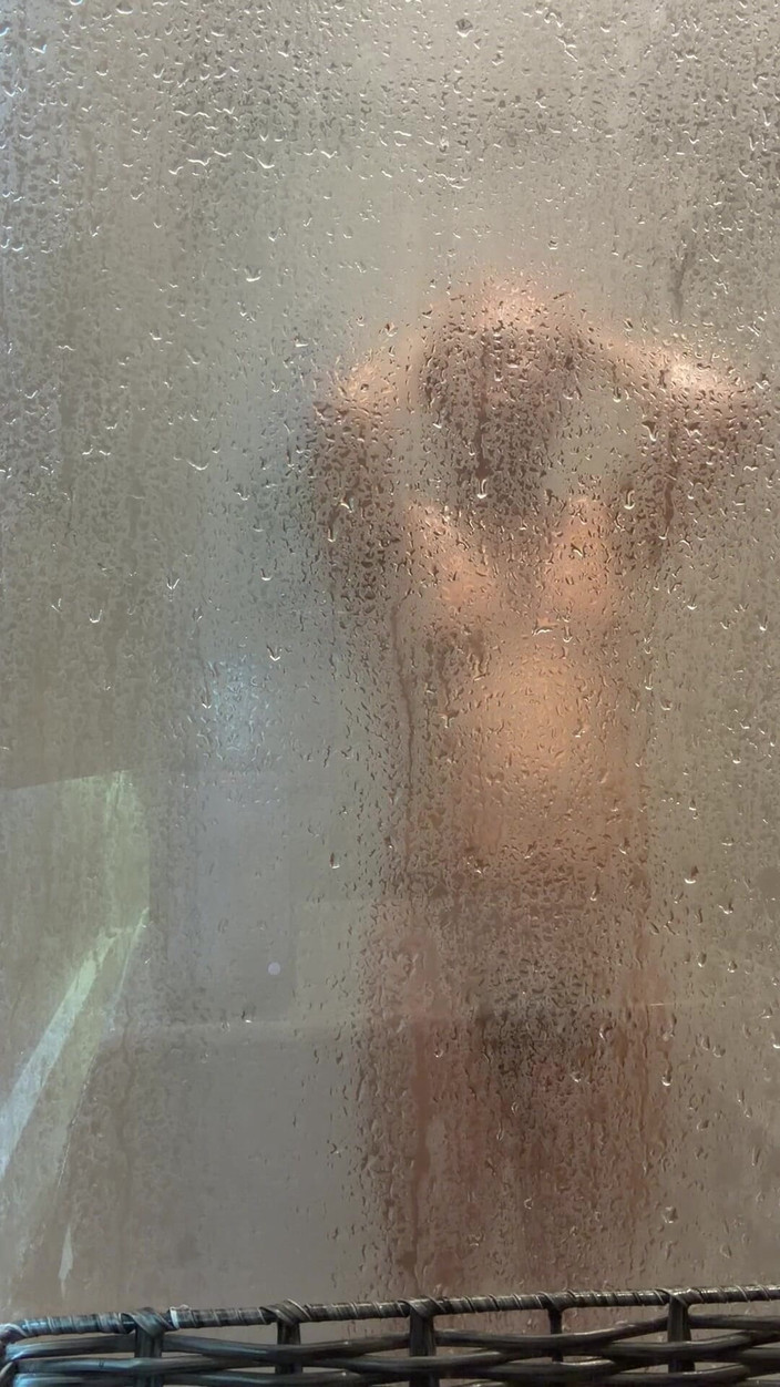 joanraay: Abang tiri saya datang melawat dan meninggalkan pintu terbuka semasa...