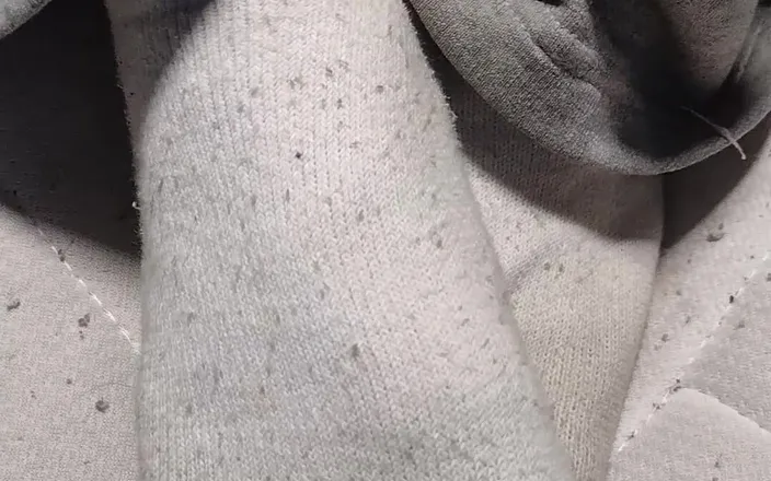 Au79: Feet in Fabric