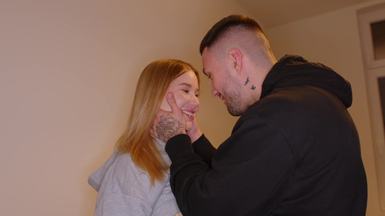 Rauls Bud: Angelic Blonde Amalia Davis Has No Way to Pay Rent