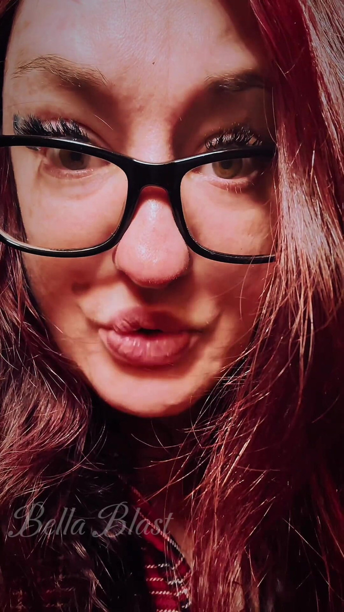 BellaBlast: Boğazından aşağı 2: uğursuz bir ayak derin gırtlak bağlılığı: bella blast...