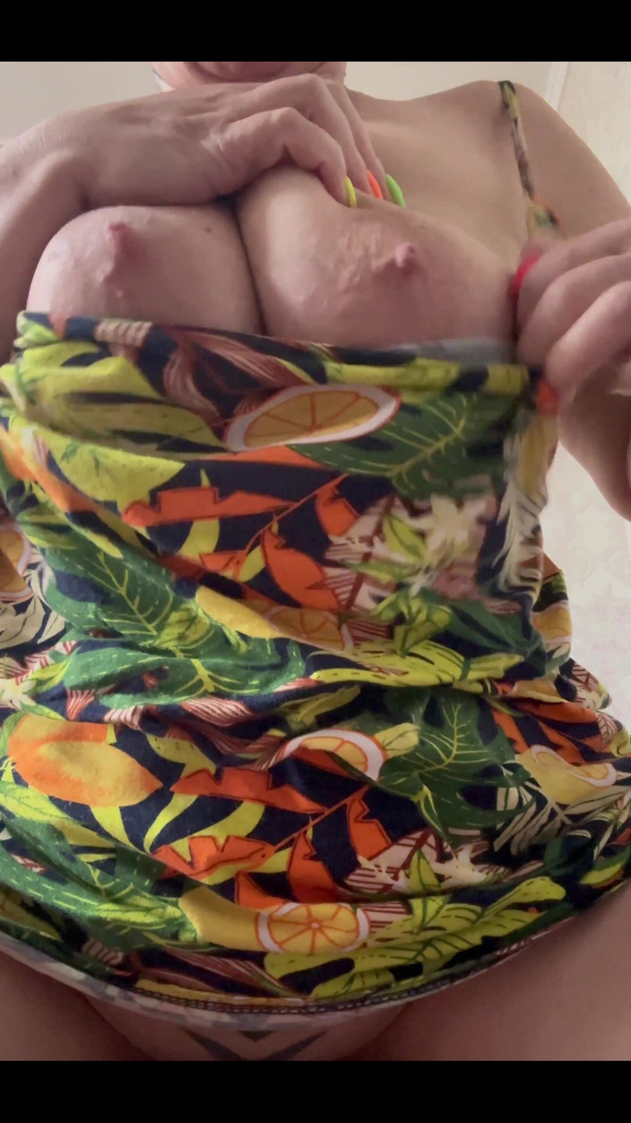 KarmenMilf: Karmen miLF tettone