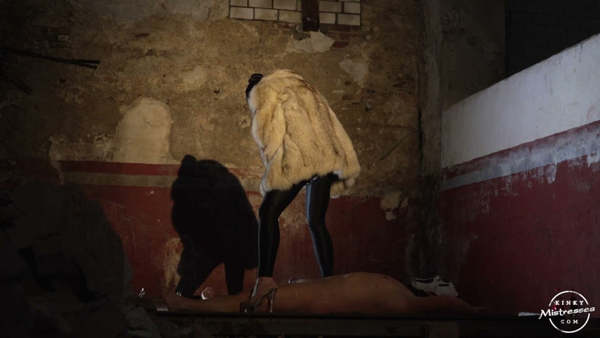 Halloween Pissing