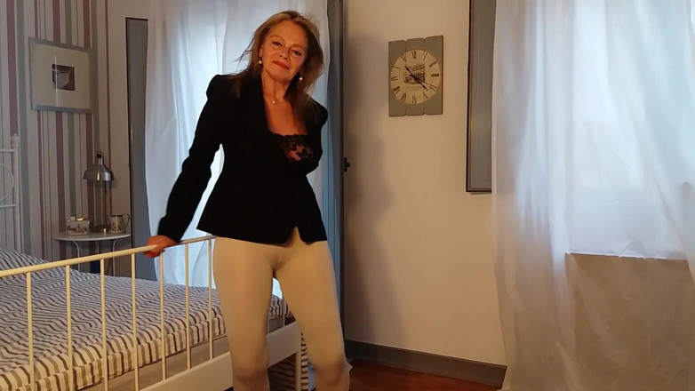 martinawest: ¡la Abuela Lleva Mallas Ajustadas!