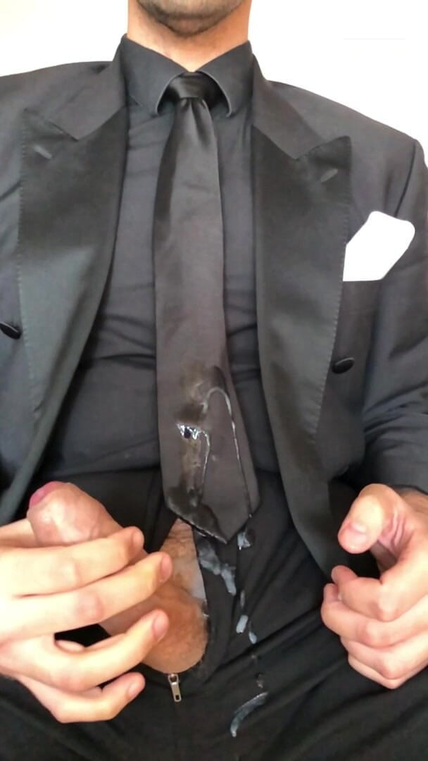 Master Shiny Shoes: De man in het zwart spuit