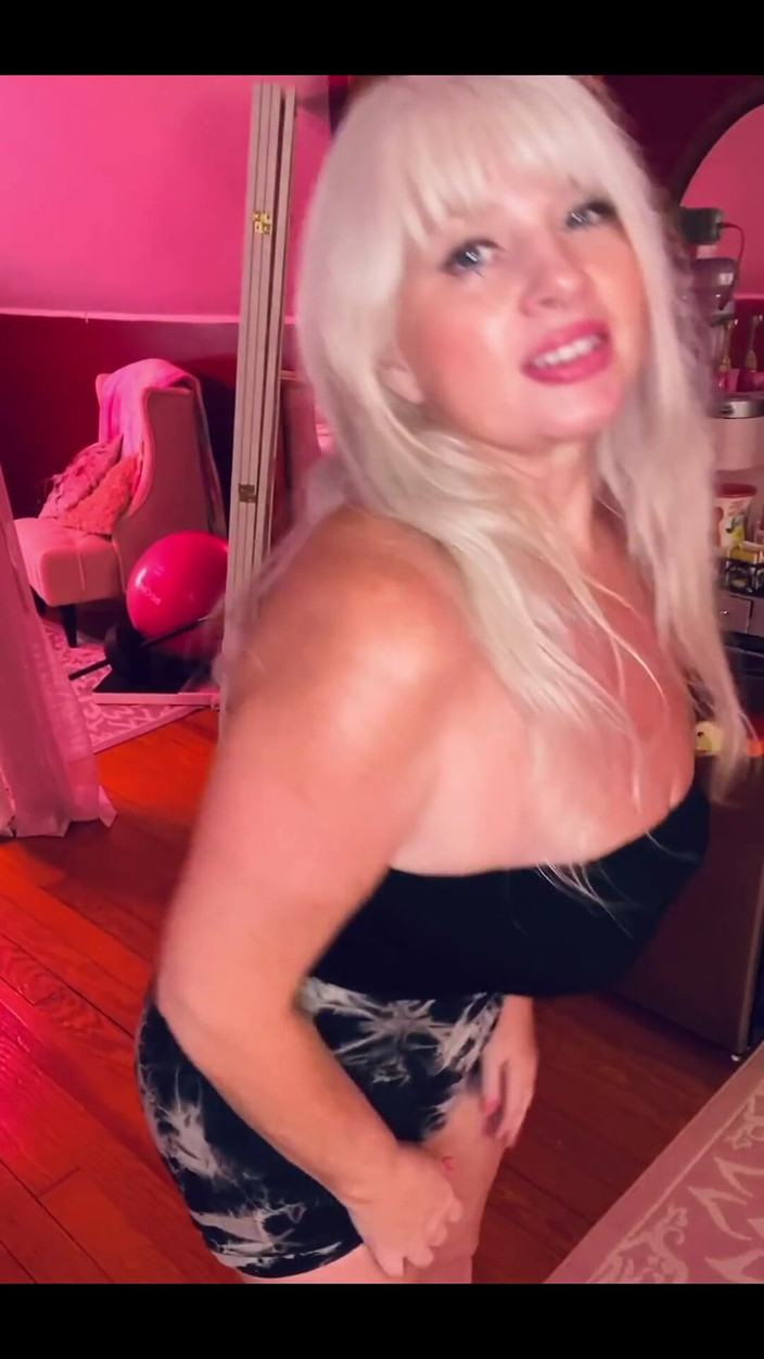 PaintedRose: Seksi tatlı aptal esneme bahse girerim ki uzuvlu kalmanın önemli sebeplerinden...