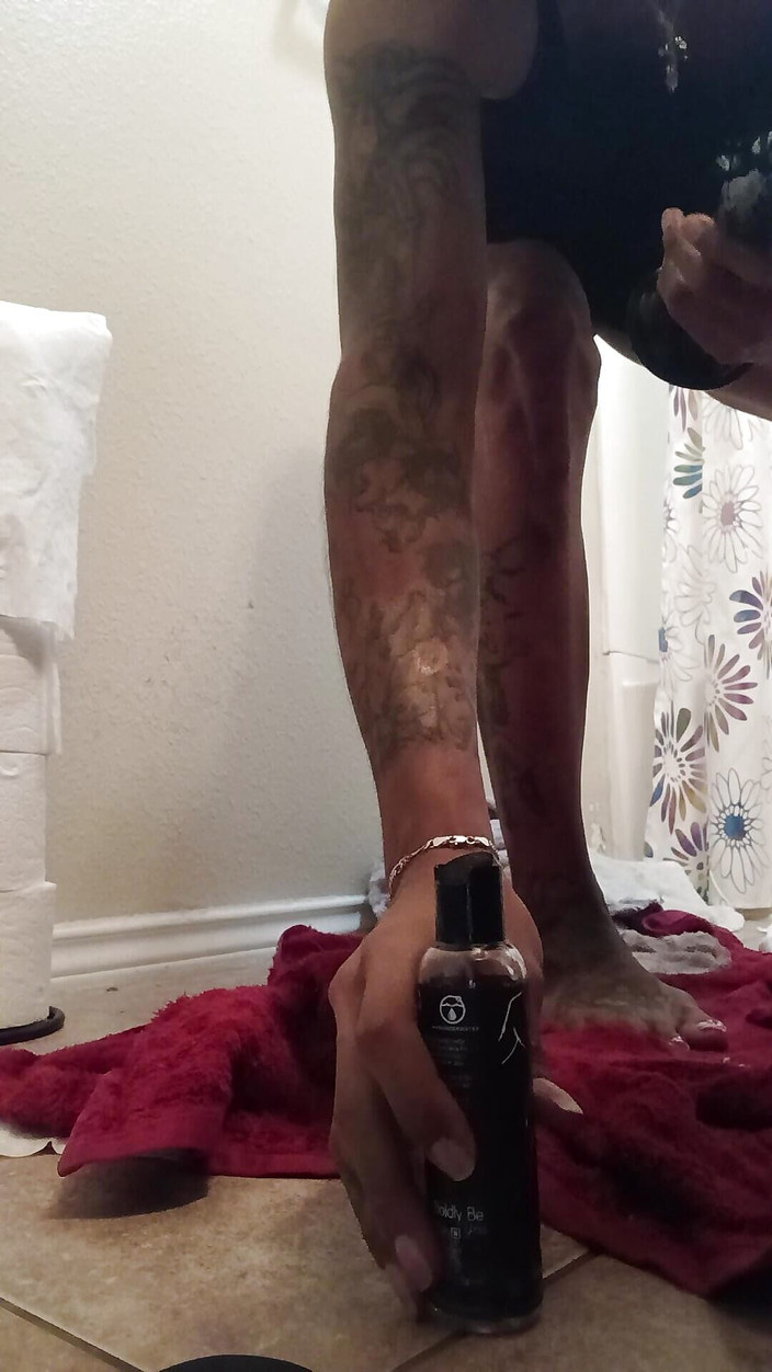 Mandy cream: Tonton crossdresser comel ini dengan kaki yang cantik dan batang...