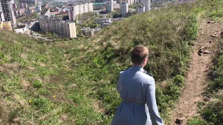 Vilu_and_Mi: Vilu Vidish Brings Mi to the Top of a Mountain...