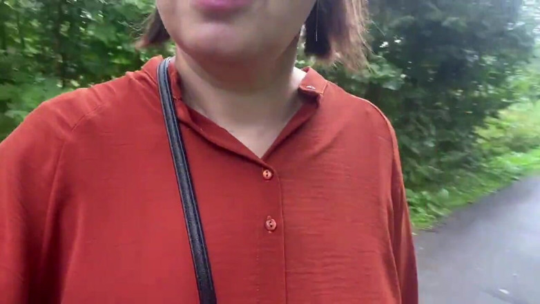 Mary Di: 街を歩き回って、おっぱいを見せて、毛むくじゃらのオマンコを露出すると、とても危険で危険です。